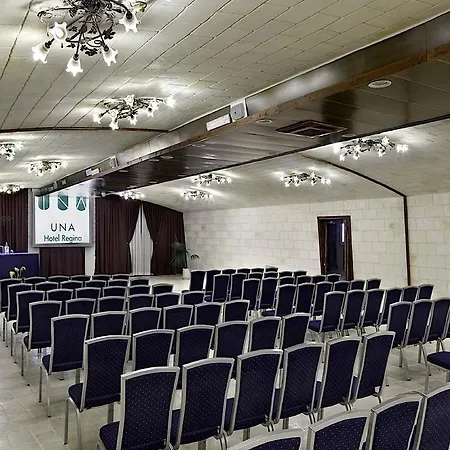 Regina Bari מלון 4*