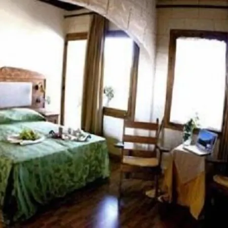 Regina Bari מלון