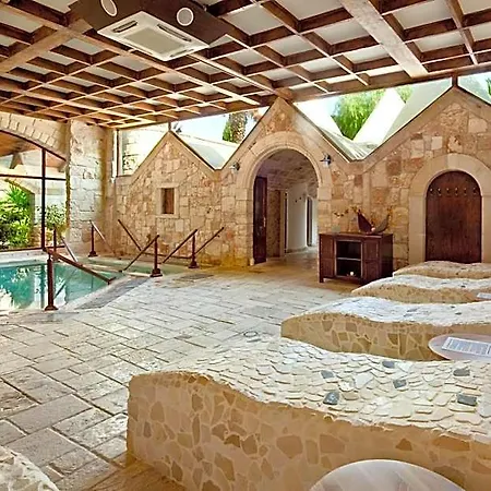 Regina Bari 4*