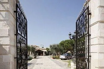Ξενοδοχείο Regina Bari 4*