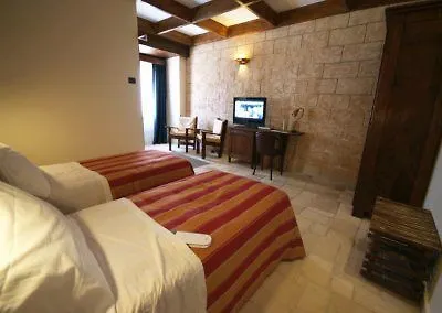Regina Bari 4*